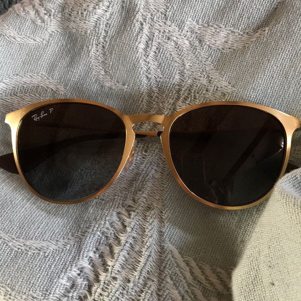 Ray Ban sunglasses in excellent condition!